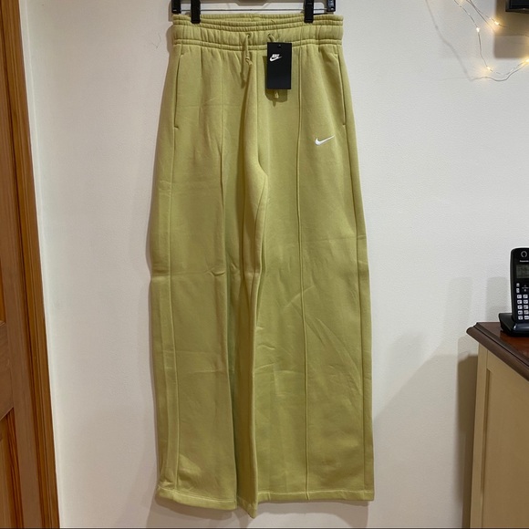 Nike high waisted wide leg sweatpants - Picture 2 of 8